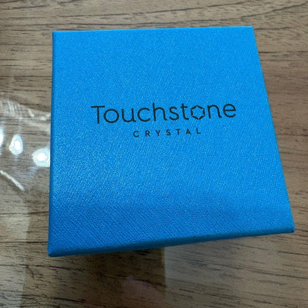 Touchstone Crystal Ice Earrings Box in Blue - Picture 8 of 8
